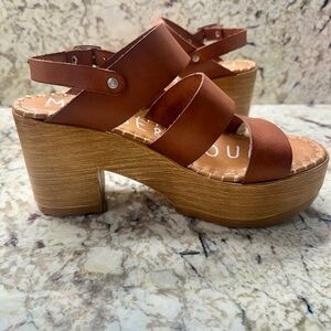 Musse and Cloud platform sandal